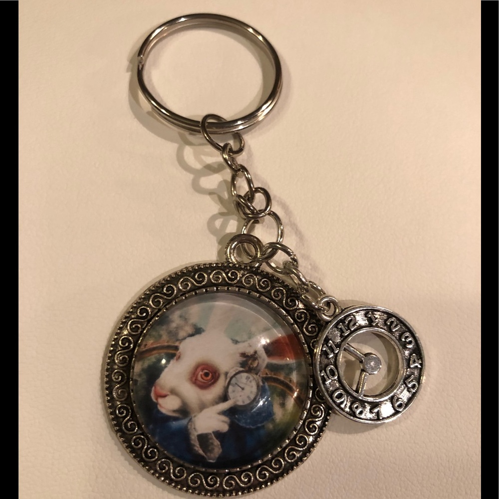 🆕 Handmade Alice In Wonderland Keychain - Picture 2 of 3